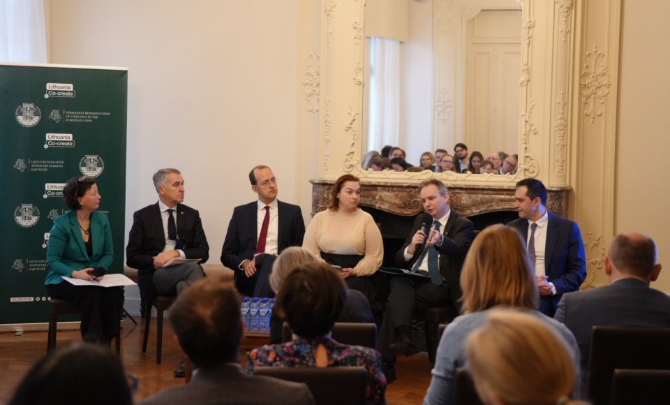 Nuolatinės atstovybės ES renginyje diskutuota dėl veiksmingesnio įšaldyto Rusijos turto panaudojimo Ukrainai remti