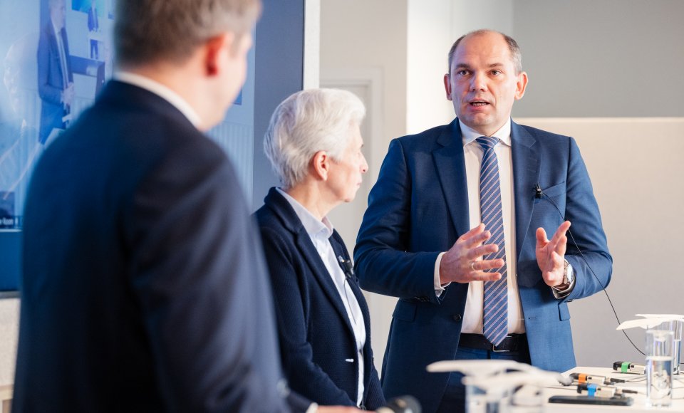 Ambasadorius N. Aleksiejūnas dalyvavo diskusijoje apie paramą Europos gynybos infrastruktūrai